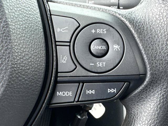 Used 2022 Toyota RAV4 LE FWD image 28