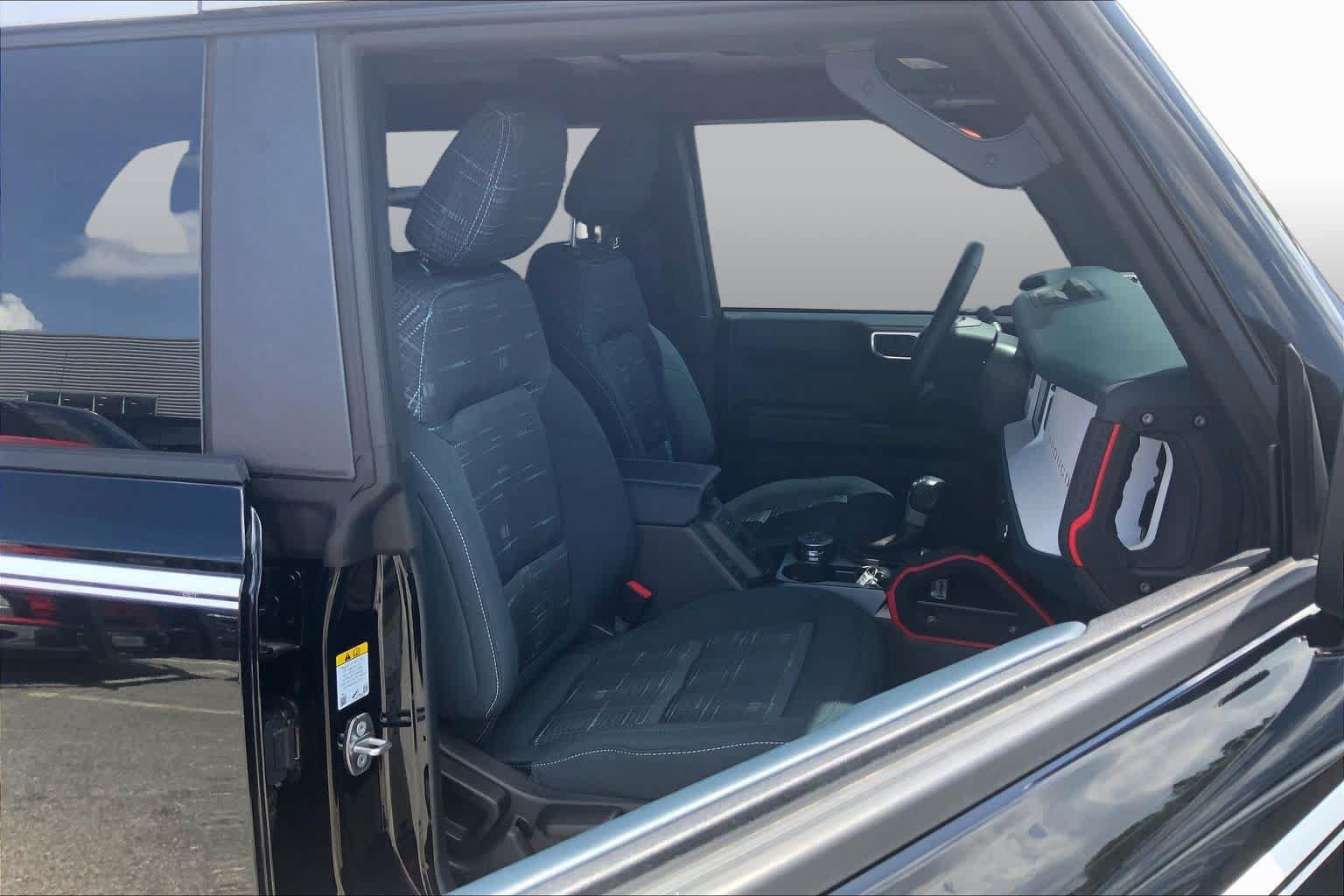 Certified 2026 Ford Bronco Heritage Edition AWD/4WD image 9