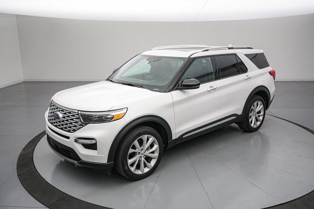 Certified 2024 Ford Explorer Platinum w/ Technology Package AWD/4WD image 8