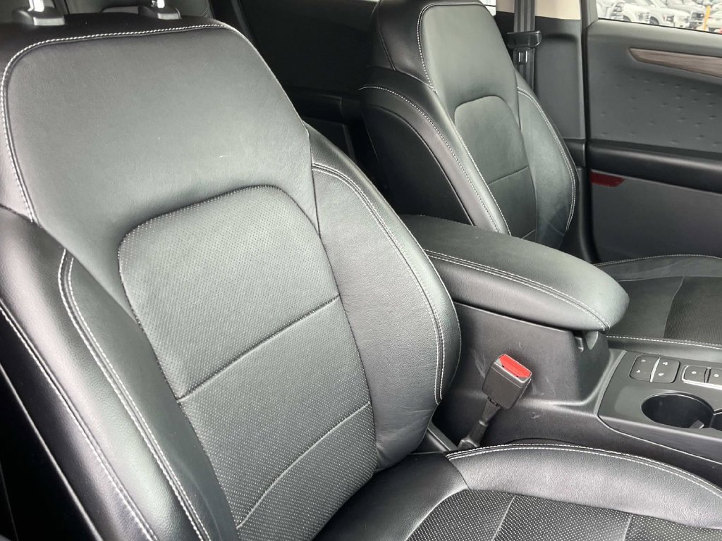 Certified 2020 Ford Escape Titanium AWD/4WD image 27