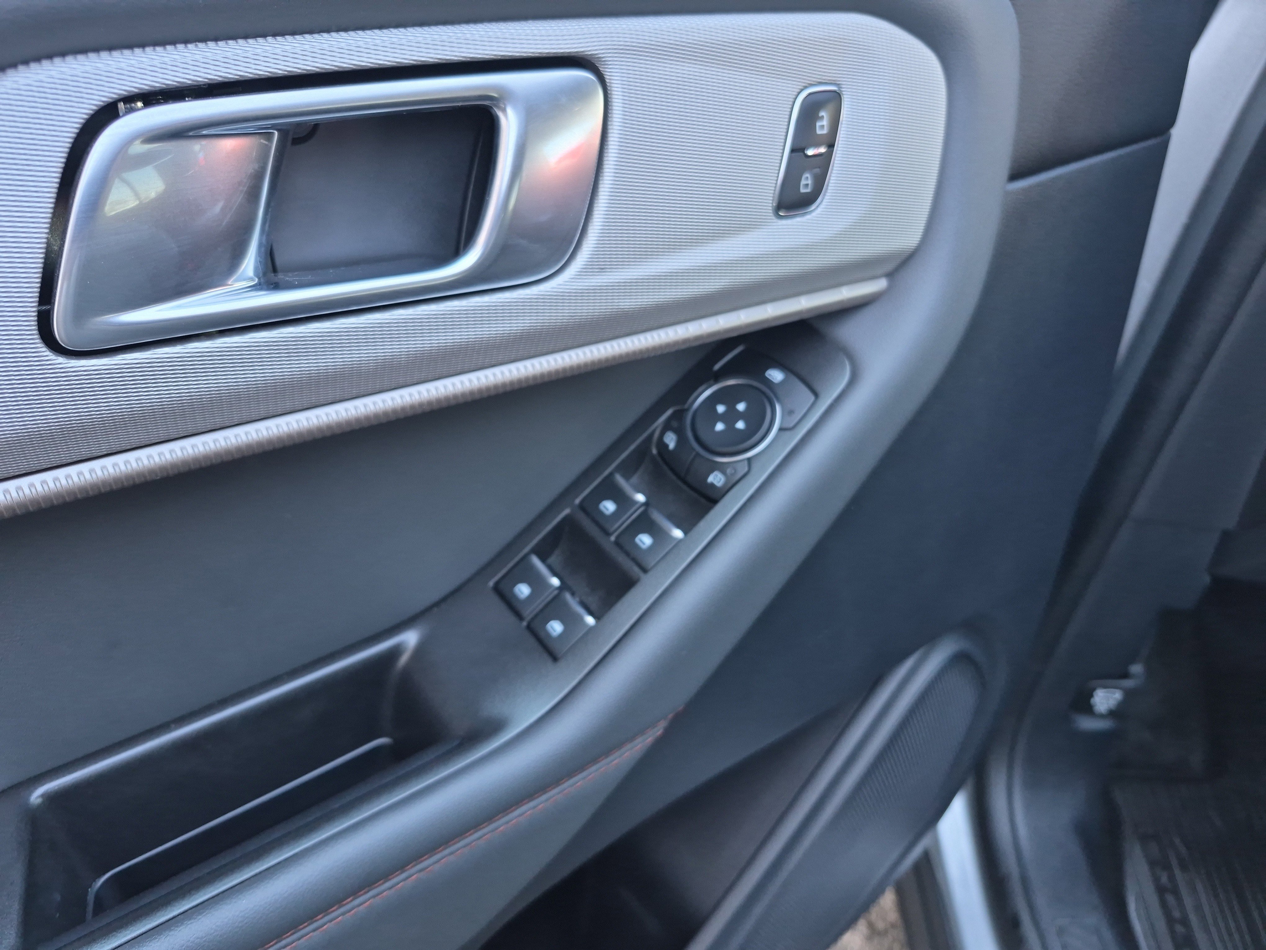 Certified 2025 Ford Explorer Active image 11