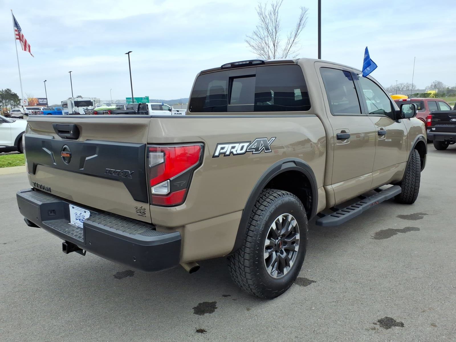 Used 2021 Nissan Titan PRO-4X w/ Pro-4x Convenience Package image 5