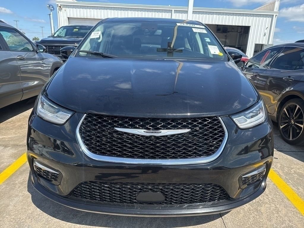 Used 2024 Chrysler Pacifica Touring-L