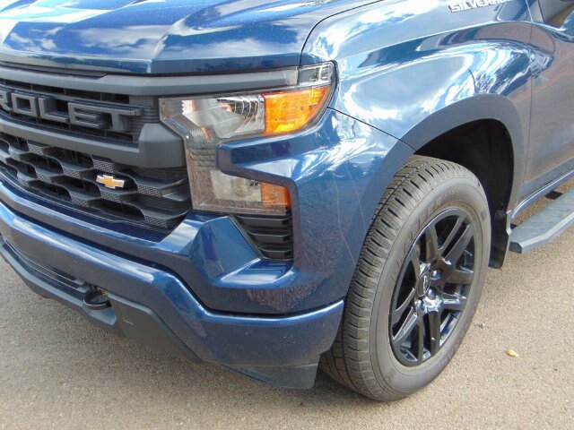 Used 2022 Chevrolet Silverado 1500 Custom AWD/4WD image 2