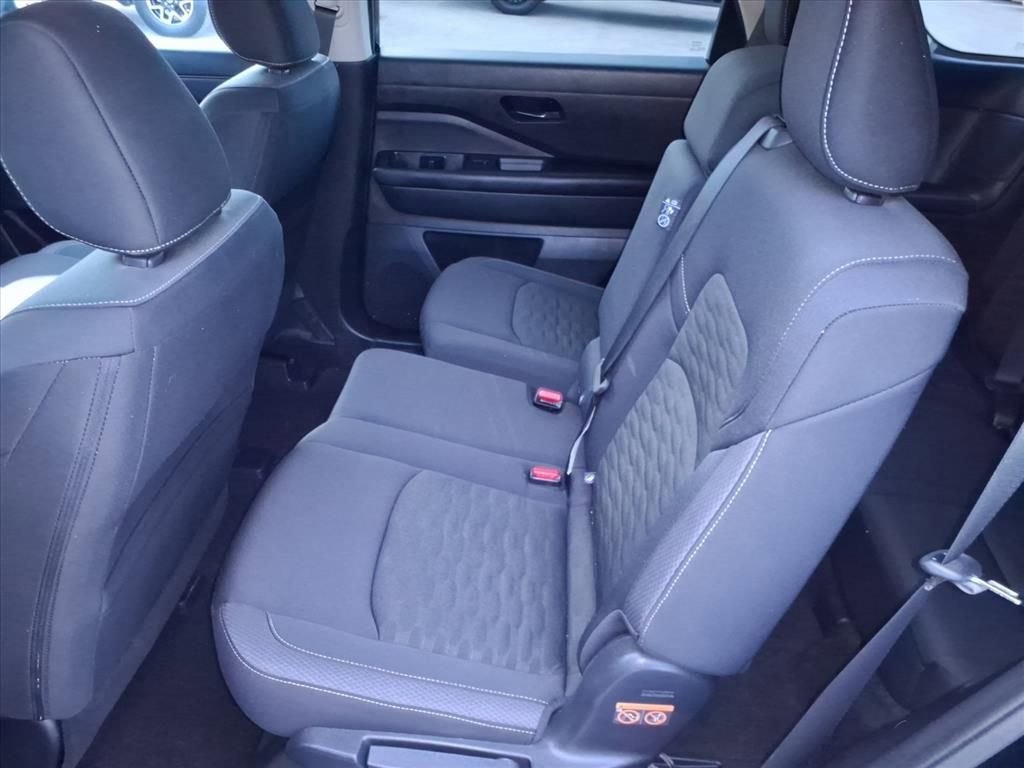 Used 2025 Nissan Pathfinder SV image 12