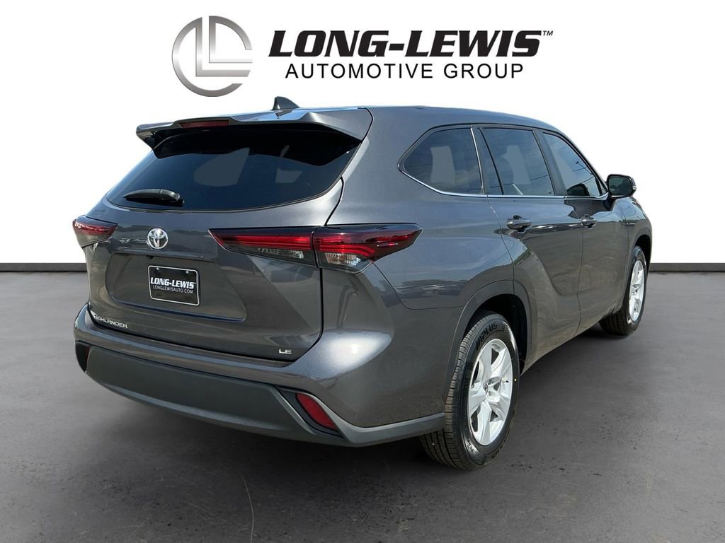 Used 2024 Toyota Highlander LE FWD image 7
