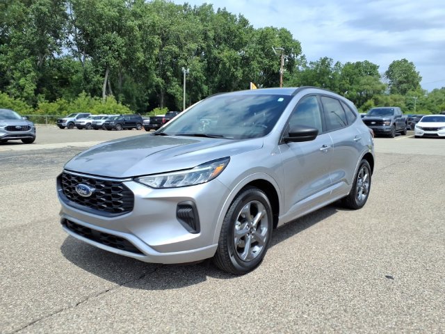 Certified 2024 Ford Escape ST-Line w/ Tech Pack #1 FWD image 3