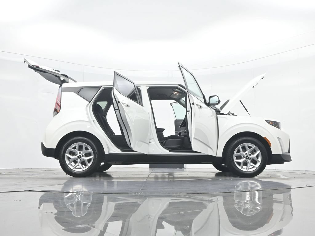 Used 2025 Kia Soul LX w/ LX Technology Package FWD image 44