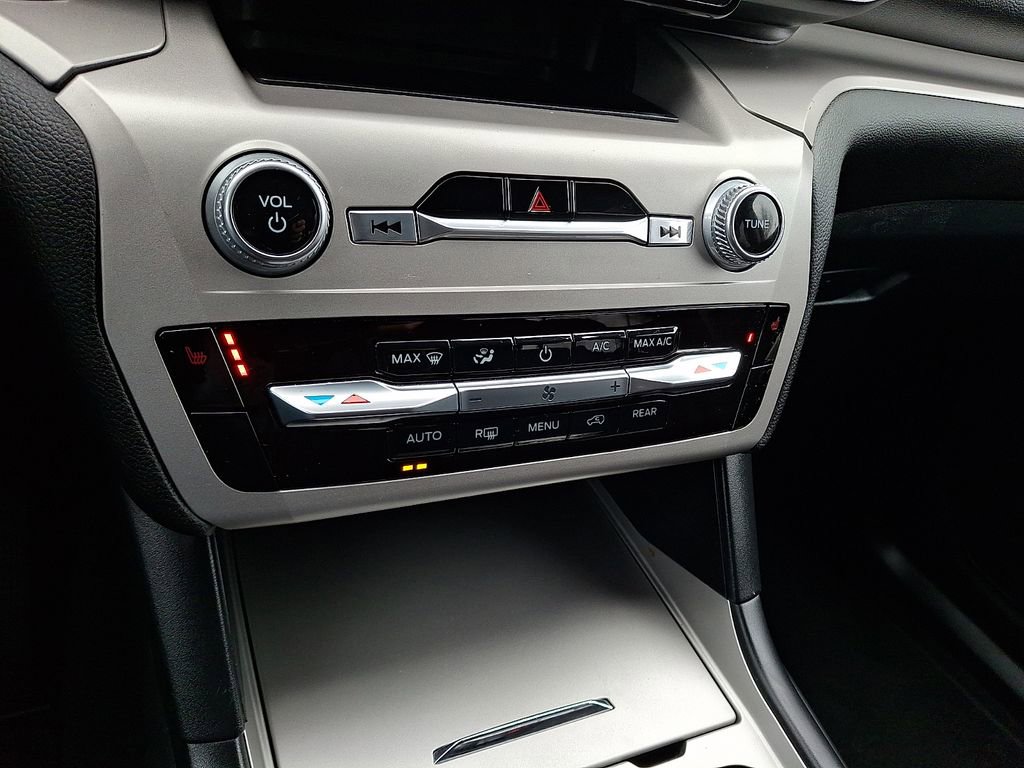 Certified 2022 Ford Explorer XLT image 17