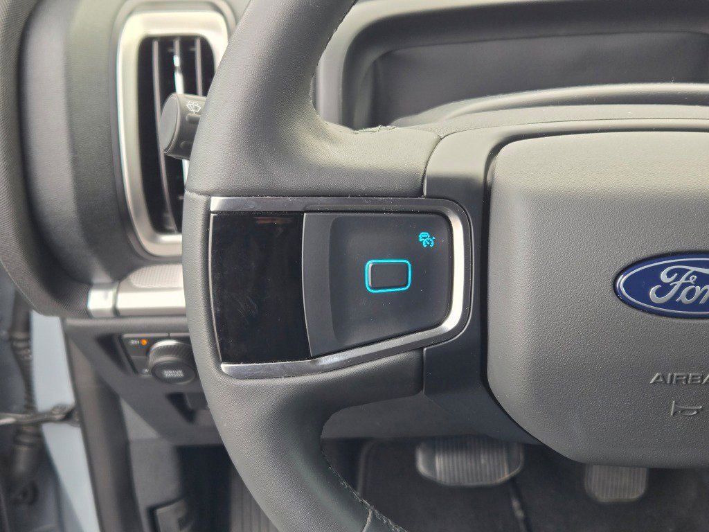 Certified 2025 Ford Expedition Active AWD/4WD image 38