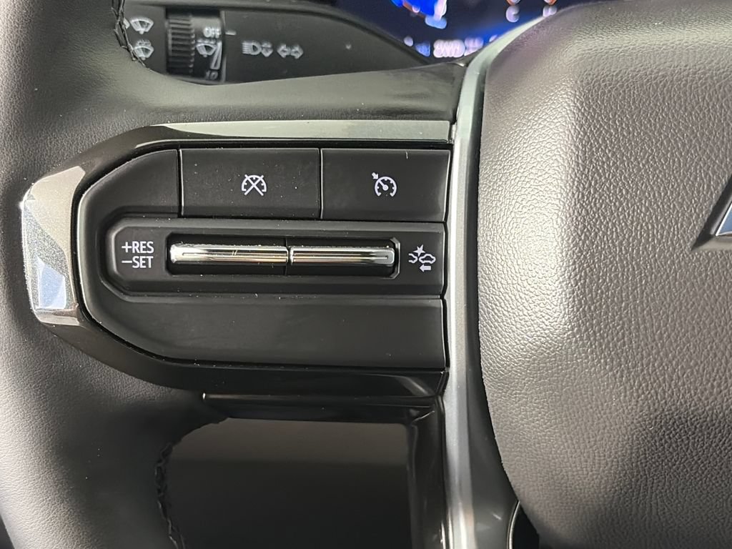 Used 2025 Chevrolet Colorado ZR2 w/ Technology Package AWD/4WD image 17