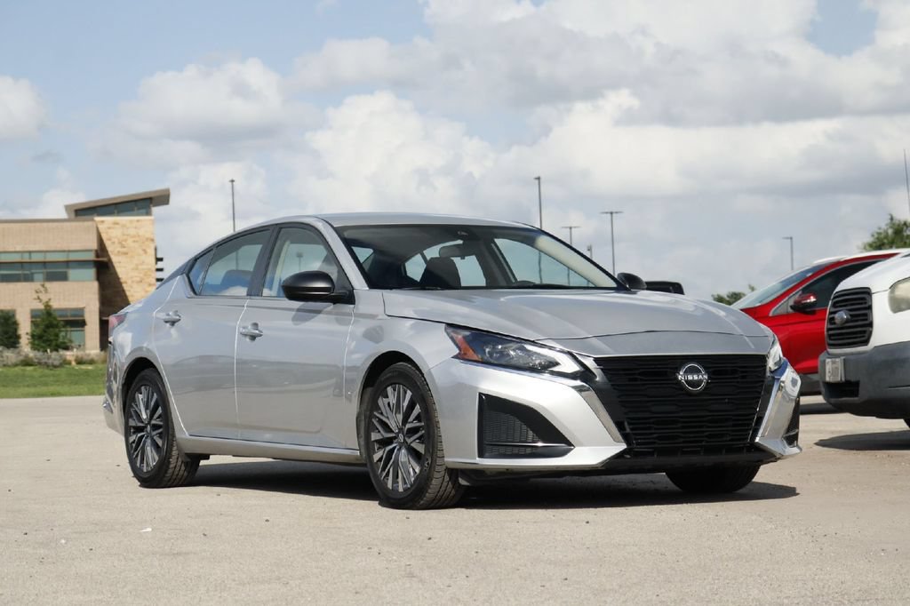 Used 2024 Nissan Altima 2.5 SV FWD image 26