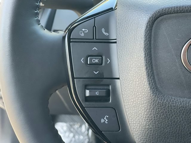 Used 2024 Toyota Prius XLE FWD image 8