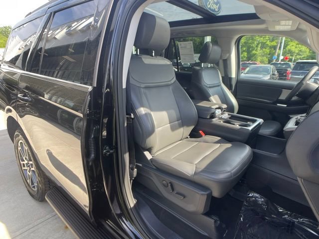 Certified 2025 Ford Expedition Active AWD/4WD image 39