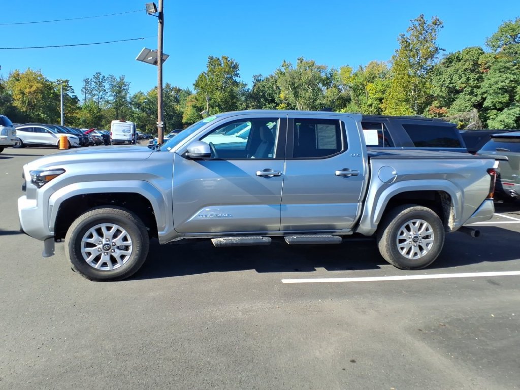 Used 2024 Toyota Tacoma SR5 AWD/4WD image 17
