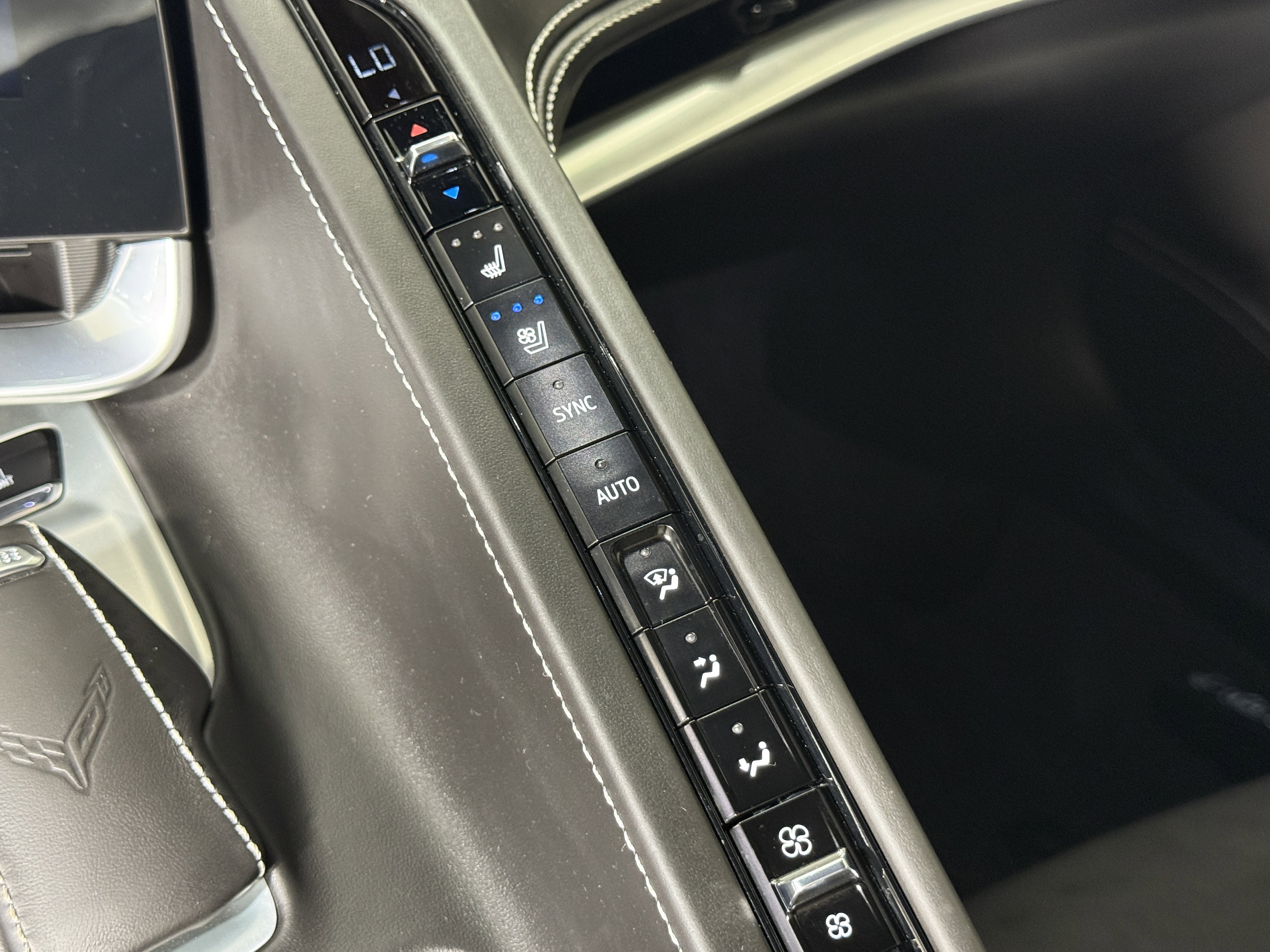 Used 2024 Chevrolet Corvette Stingray Premium Conv w/ Battery Protection Package image 21