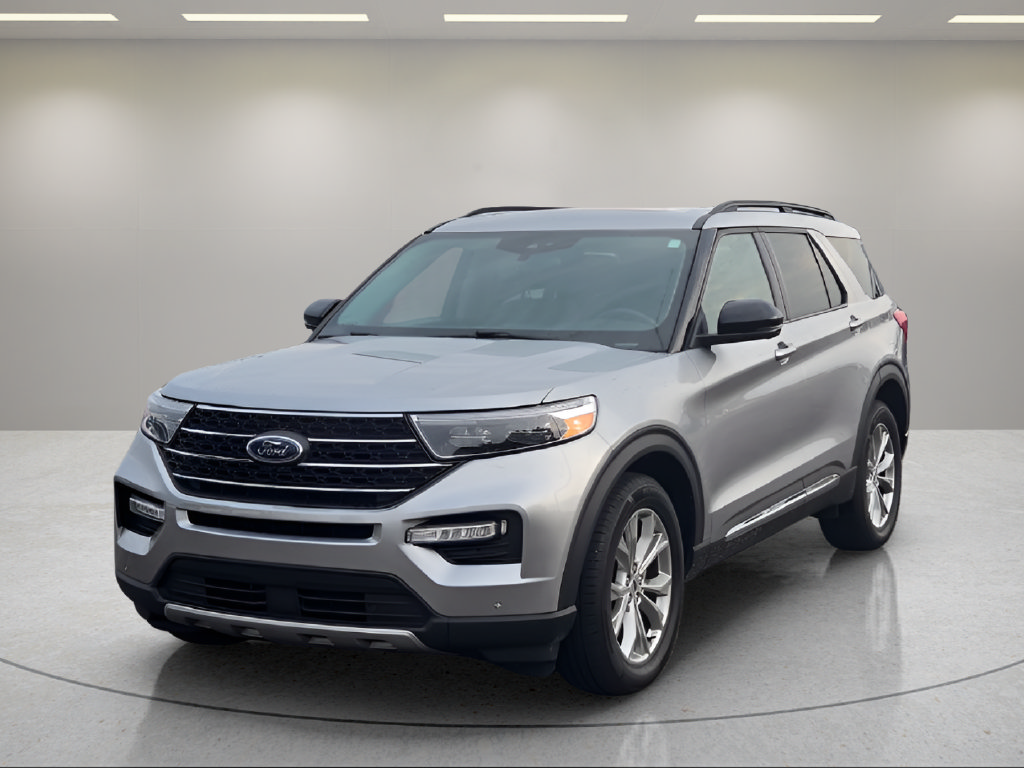 Certified 2023 Ford Explorer XLT w/ Equipment Group 202A AWD/4WD image 3
