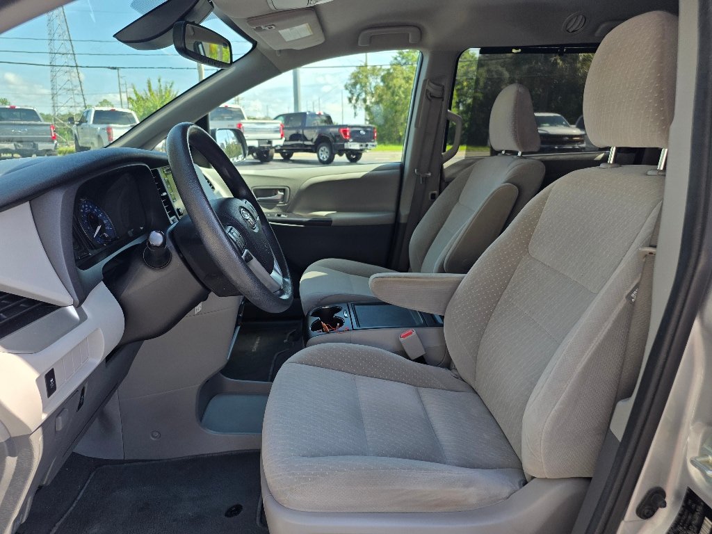 Used 2020 Toyota Sienna LE FWD image 6