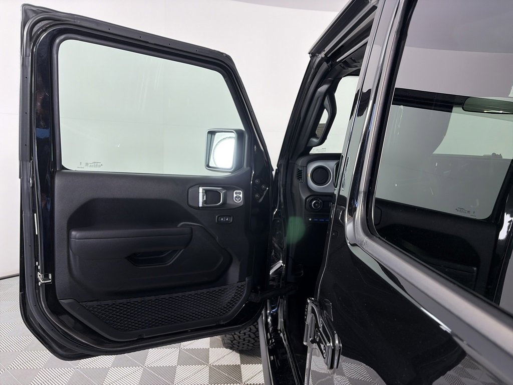 Used 2024 Jeep Wrangler Unlimited image 10