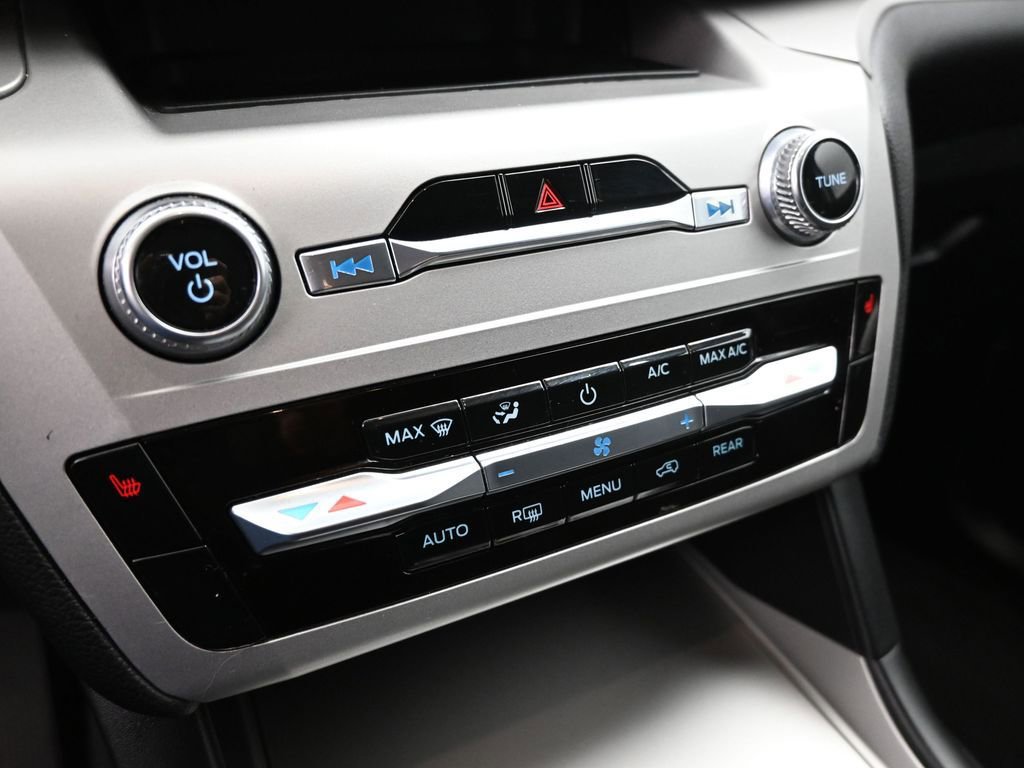 Certified 2021 Ford Explorer XLT image 17