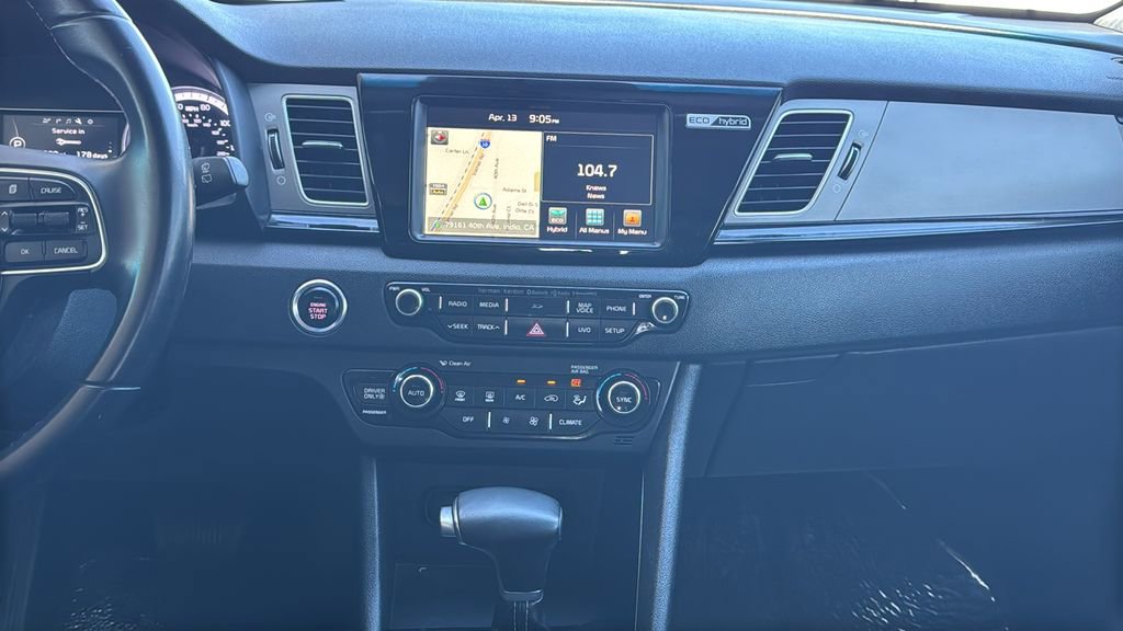 Used 2017 Kia Niro EX image 11