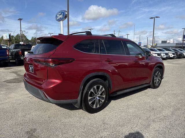 Used 2021 Toyota Highlander XLE image 2