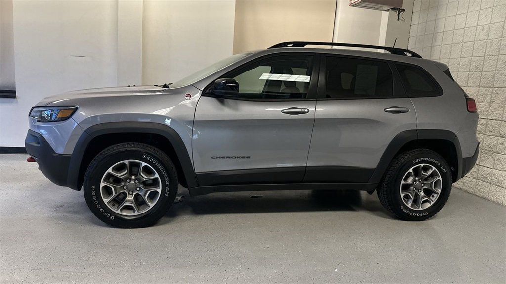 Used 2022 Jeep Cherokee Trailhawk image 11