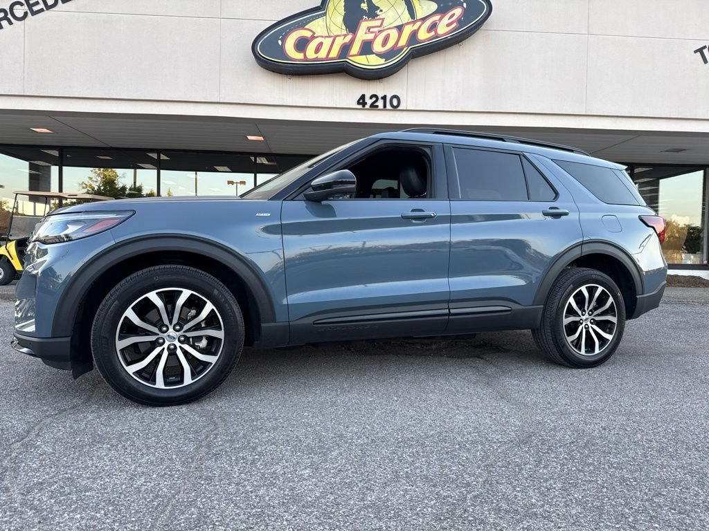 Certified 2025 Ford Explorer ST-Line AWD/4WD image 14