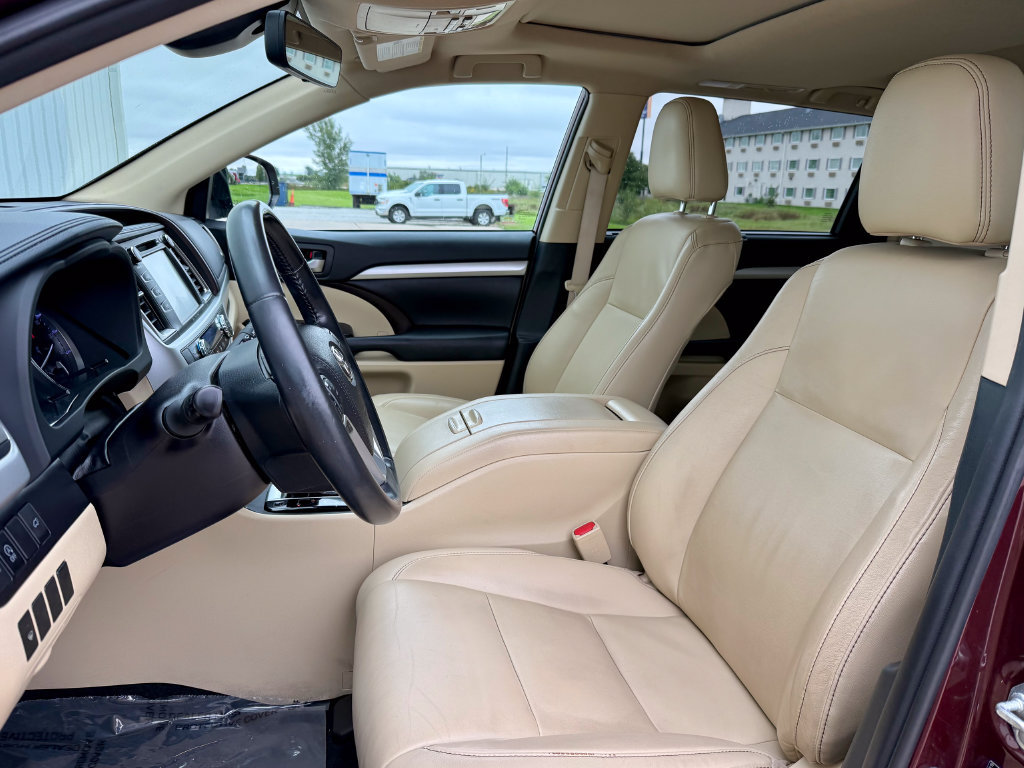 Used 2019 Toyota Highlander XLE AWD/4WD image 11