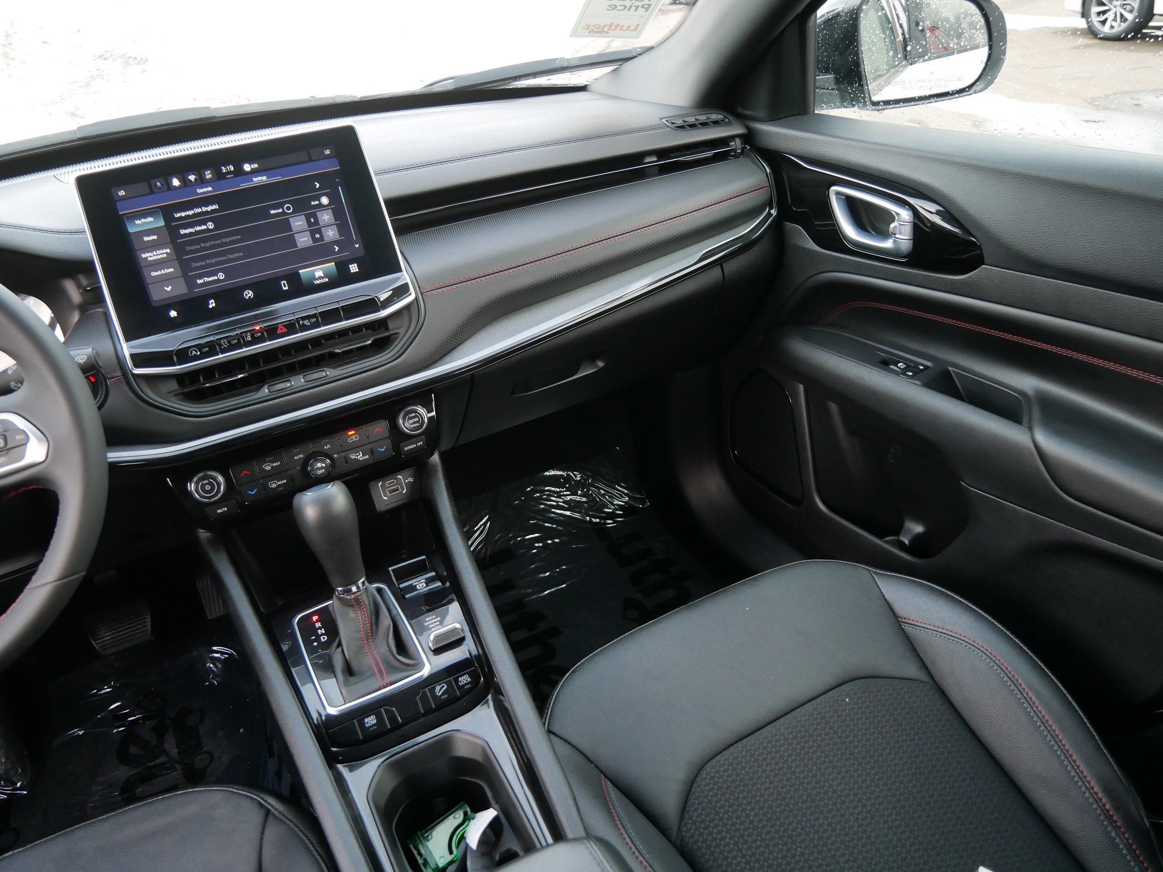 Used 2024 Jeep Compass Trailhawk image 11