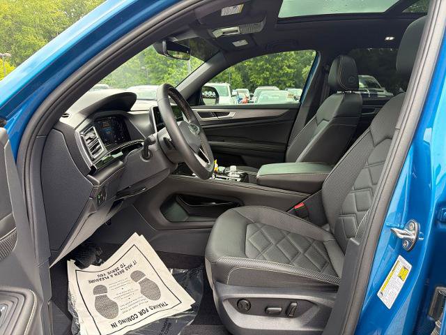 Used 2024 Volkswagen Atlas Cross Sport SE w/ Panoramic Sunroof Package FWD image 9