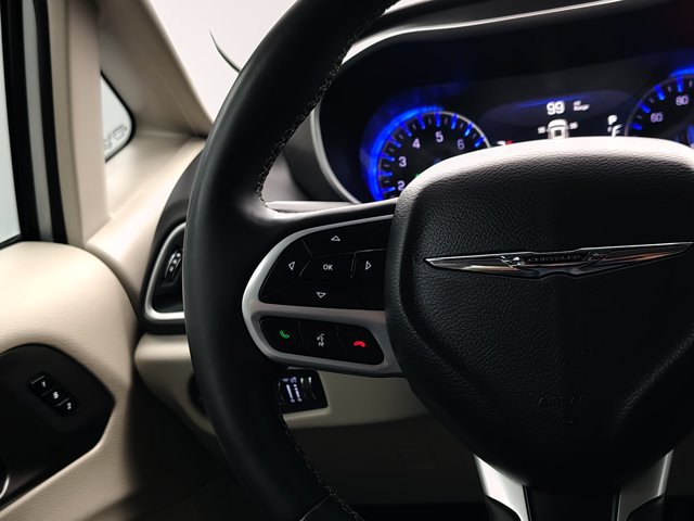 Used 2024 Chrysler Pacifica Touring-L FWD image 34