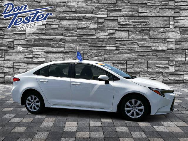 Used 2023 Toyota Corolla LE FWD image 2