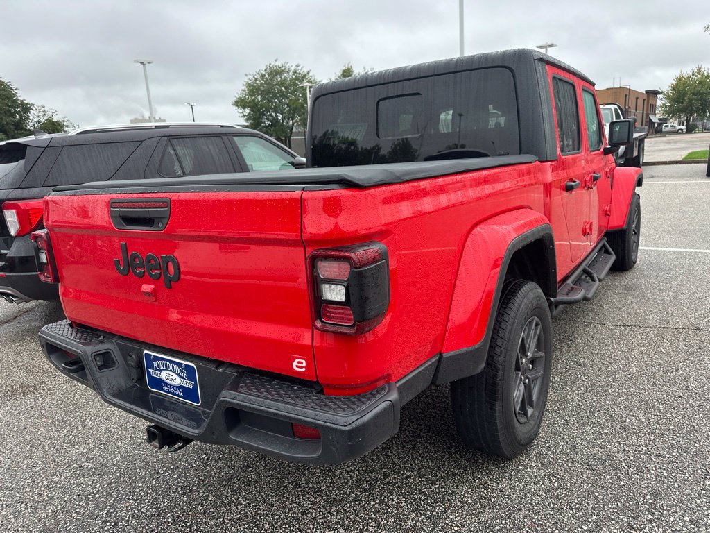Used 2024 Jeep Gladiator Sport AWD/4WD image 5