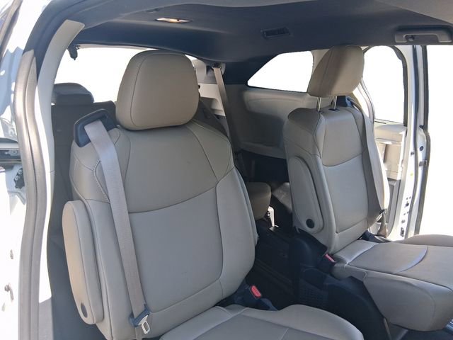 Used 2023 Toyota Sienna XLE FWD image 18