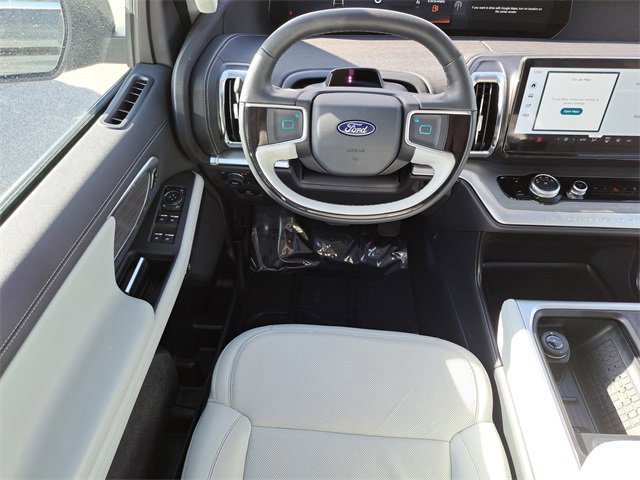 Certified 2025 Ford Expedition Platinum w/ Driver's Package image 11