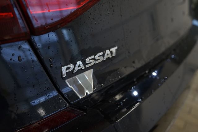 Used 2019 Volkswagen Passat 2.0T Wolfsburg image 12