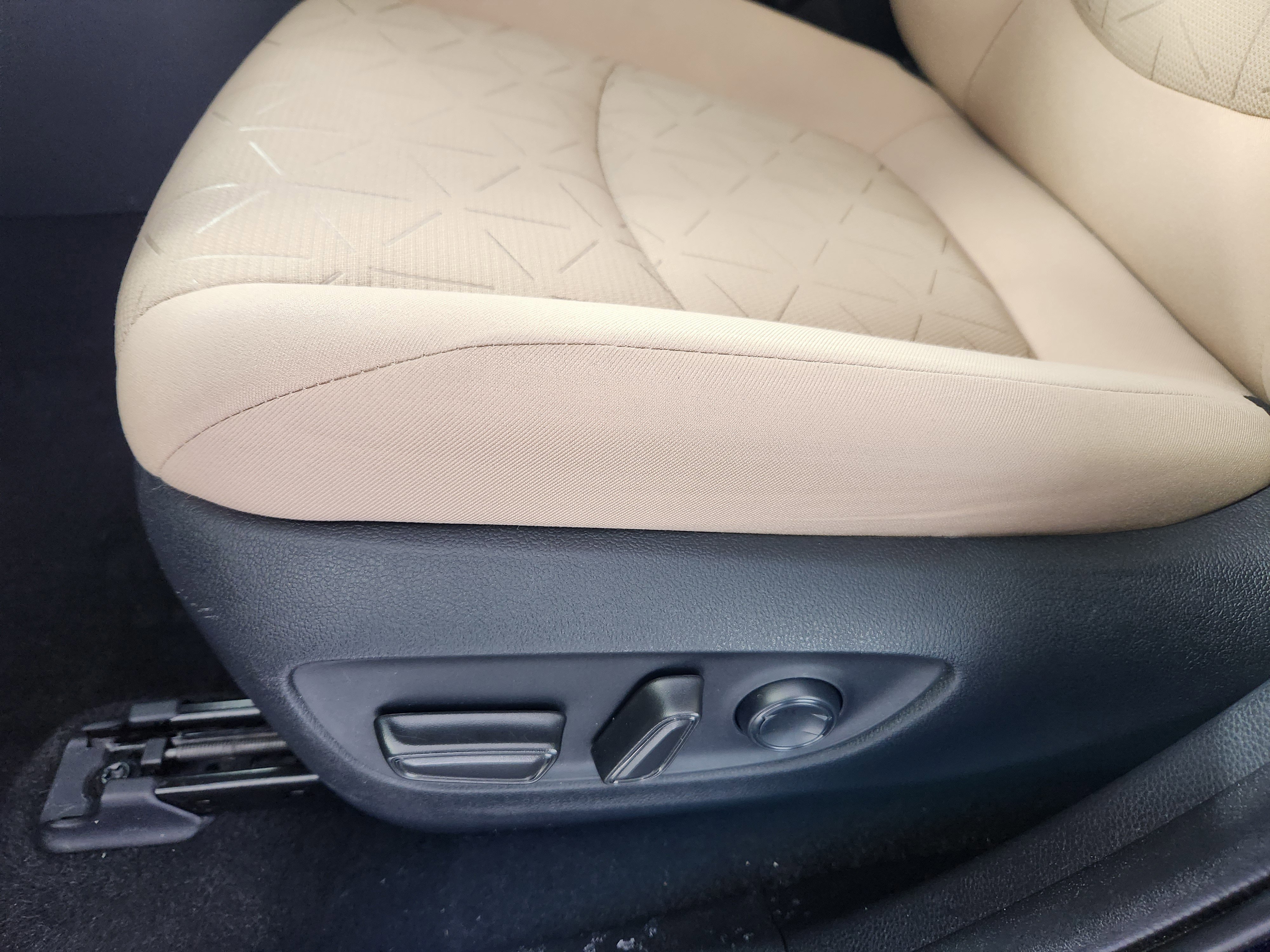 Used 2020 Toyota RAV4 XLE image 13