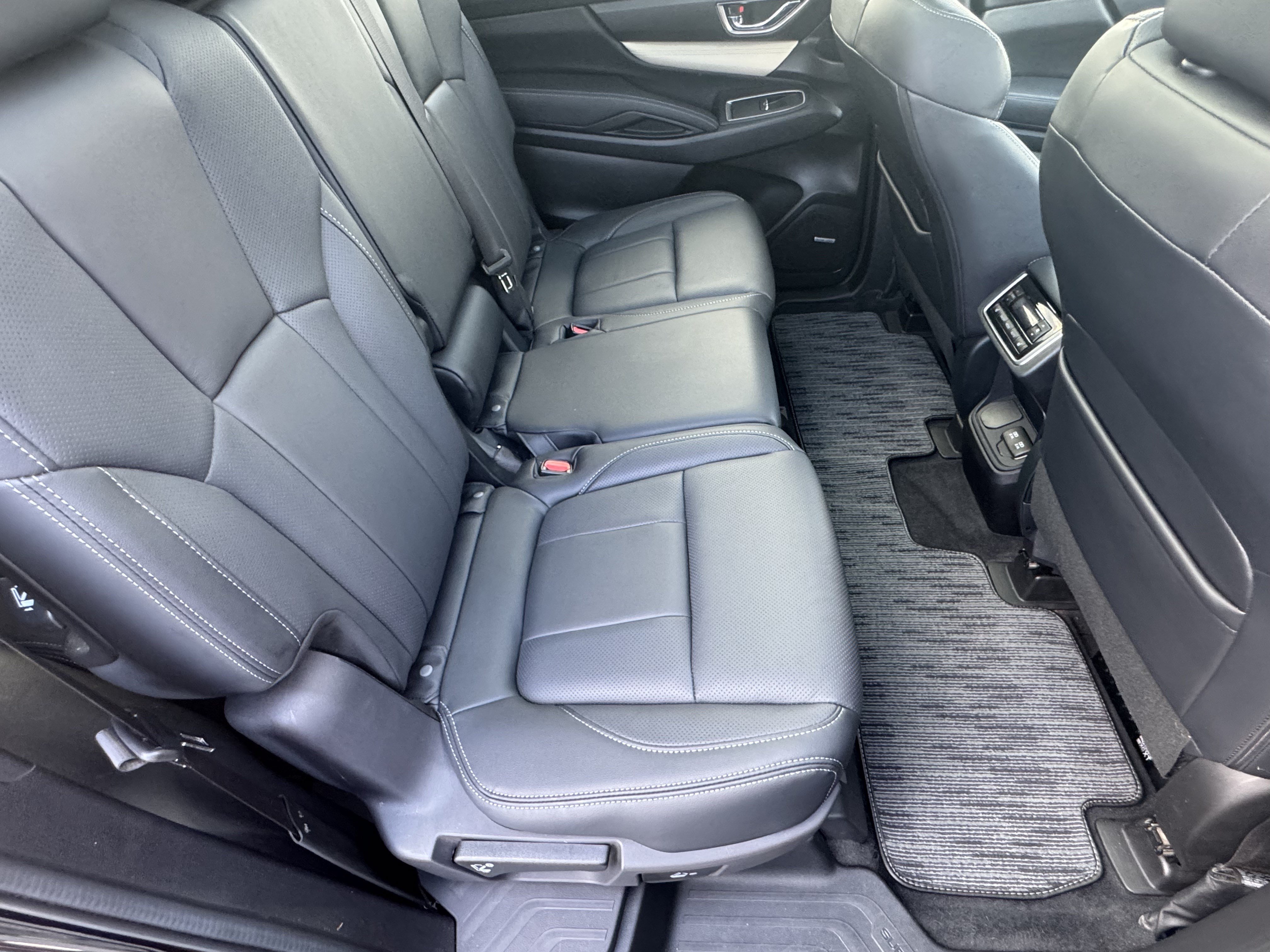 Used 2022 Subaru Ascent Limited w/ Technology Package AWD/4WD image 19