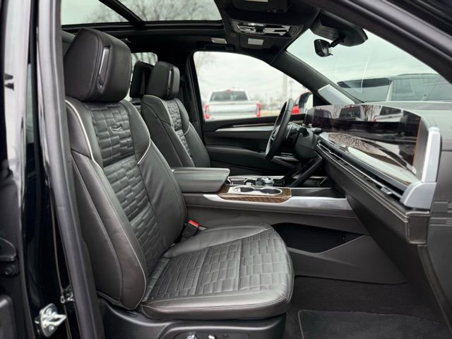 Used 2026 Cadillac Escalade Platinum Sport image 32