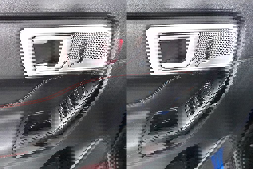 Certified 2023 Ford Explorer ST-Line image 9