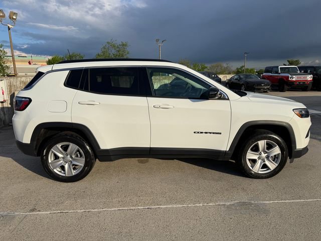 Used 2022 Jeep Compass Latitude w/ Sun and Sound Group AWD/4WD image 6