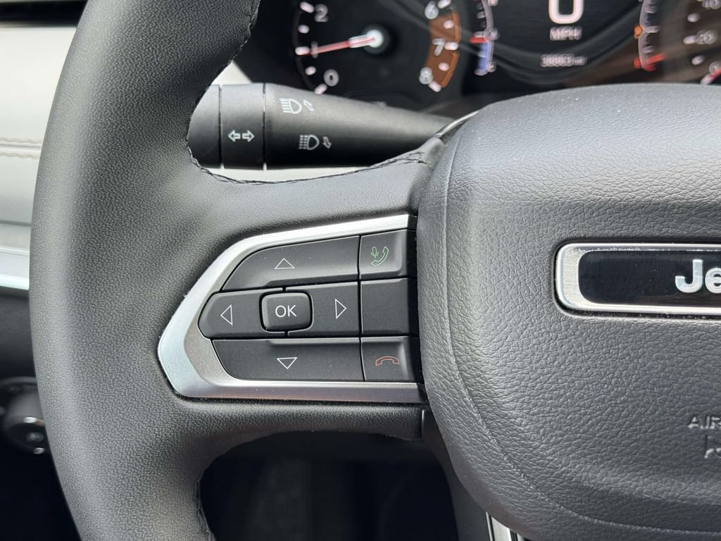 Used 2025 Jeep Compass Limited AWD/4WD image 12
