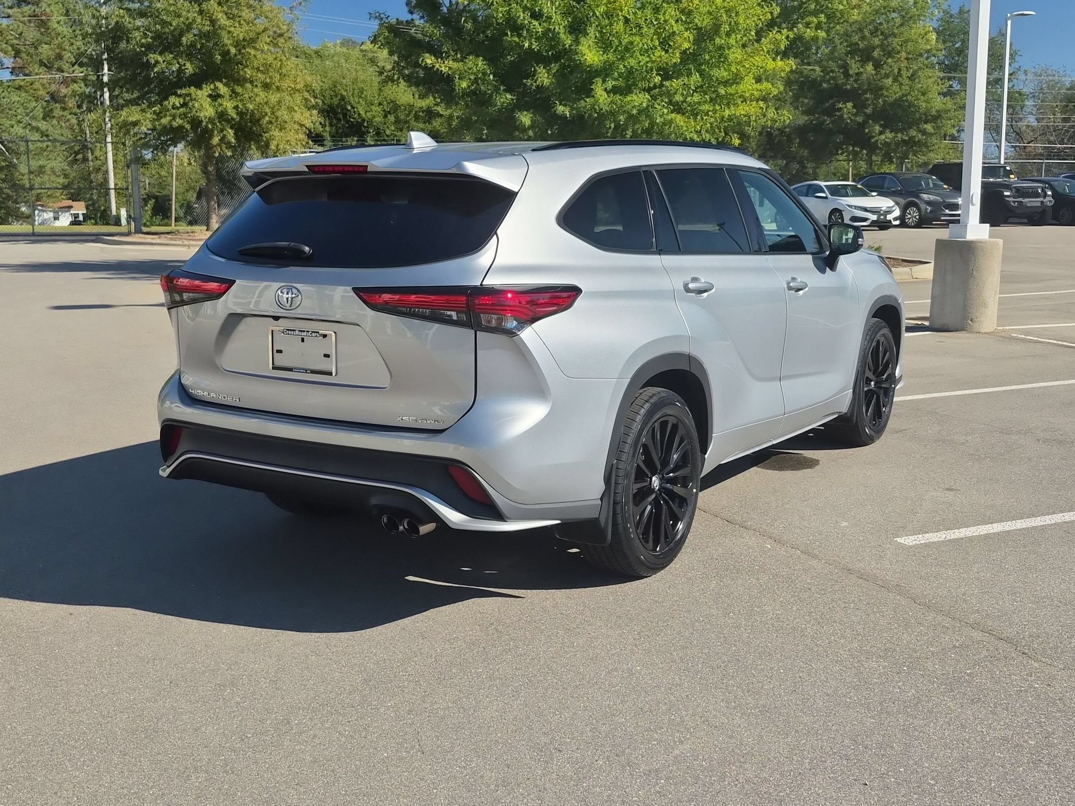 Used 2023 Toyota Highlander XSE AWD/4WD image 4