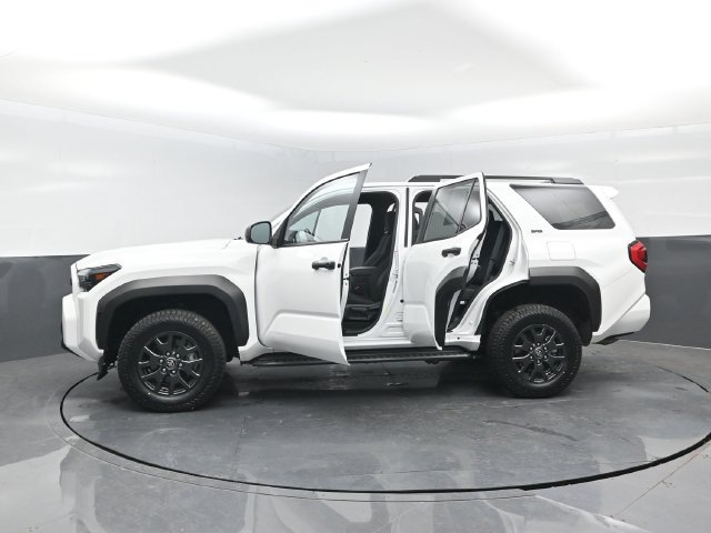 Used 2025 Toyota 4Runner SR5 AWD/4WD image 29