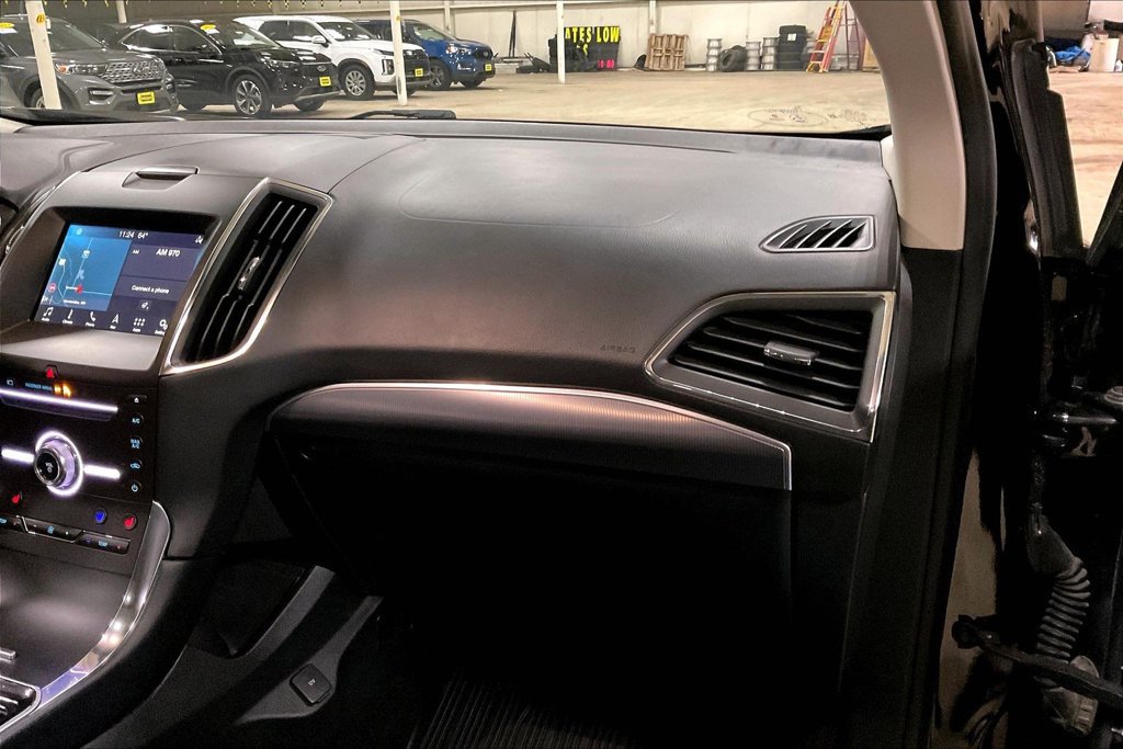 Certified 2019 Ford Edge Titanium w/ Equipment Group 301A AWD/4WD image 15