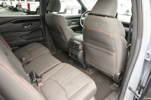 Used 2025 Honda Pilot Sport image 16
