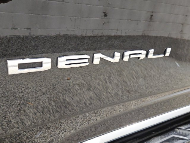 Used 2024 GMC Yukon Denali w/ Advanced Technology Package AWD/4WD image 18