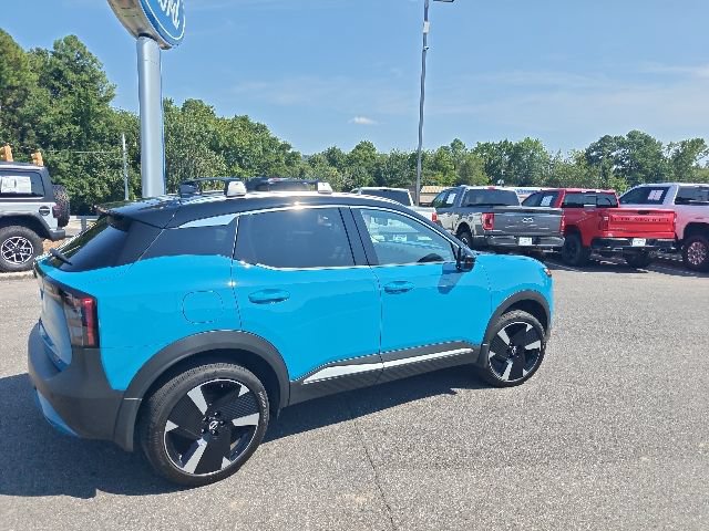 Used 2025 Nissan Kicks SR FWD image 3