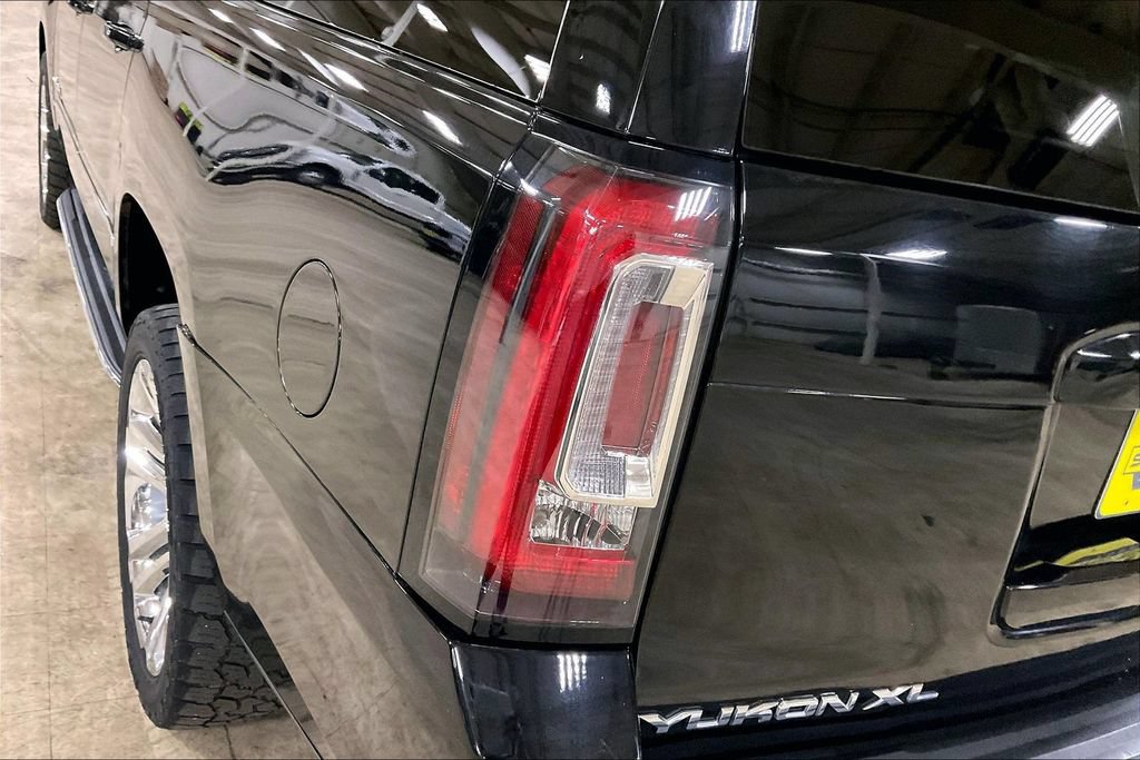Used 2017 GMC Yukon XL SLT w/ Premium Edition AWD/4WD image 29